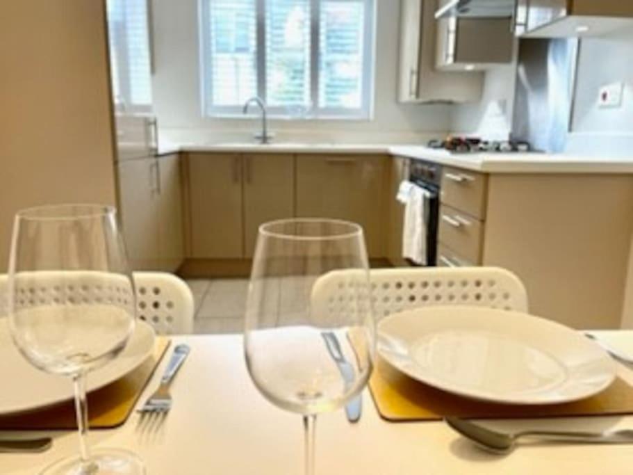 Modern Town House In Cotswolds - 3 Double Bedrooms Witney Zewnętrze zdjęcie