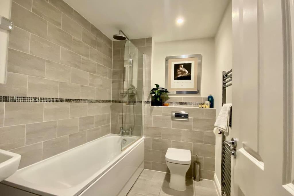 Modern Town House In Cotswolds - 3 Double Bedrooms Witney Zewnętrze zdjęcie