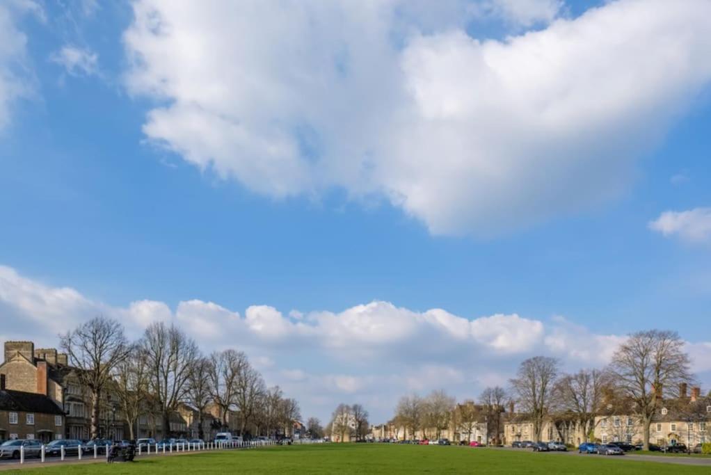 Modern Town House In Cotswolds - 3 Double Bedrooms Witney Zewnętrze zdjęcie