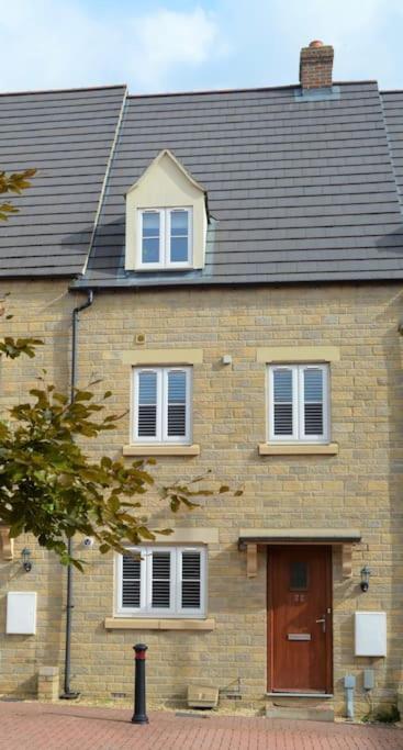 Modern Town House In Cotswolds - 3 Double Bedrooms Witney Zewnętrze zdjęcie