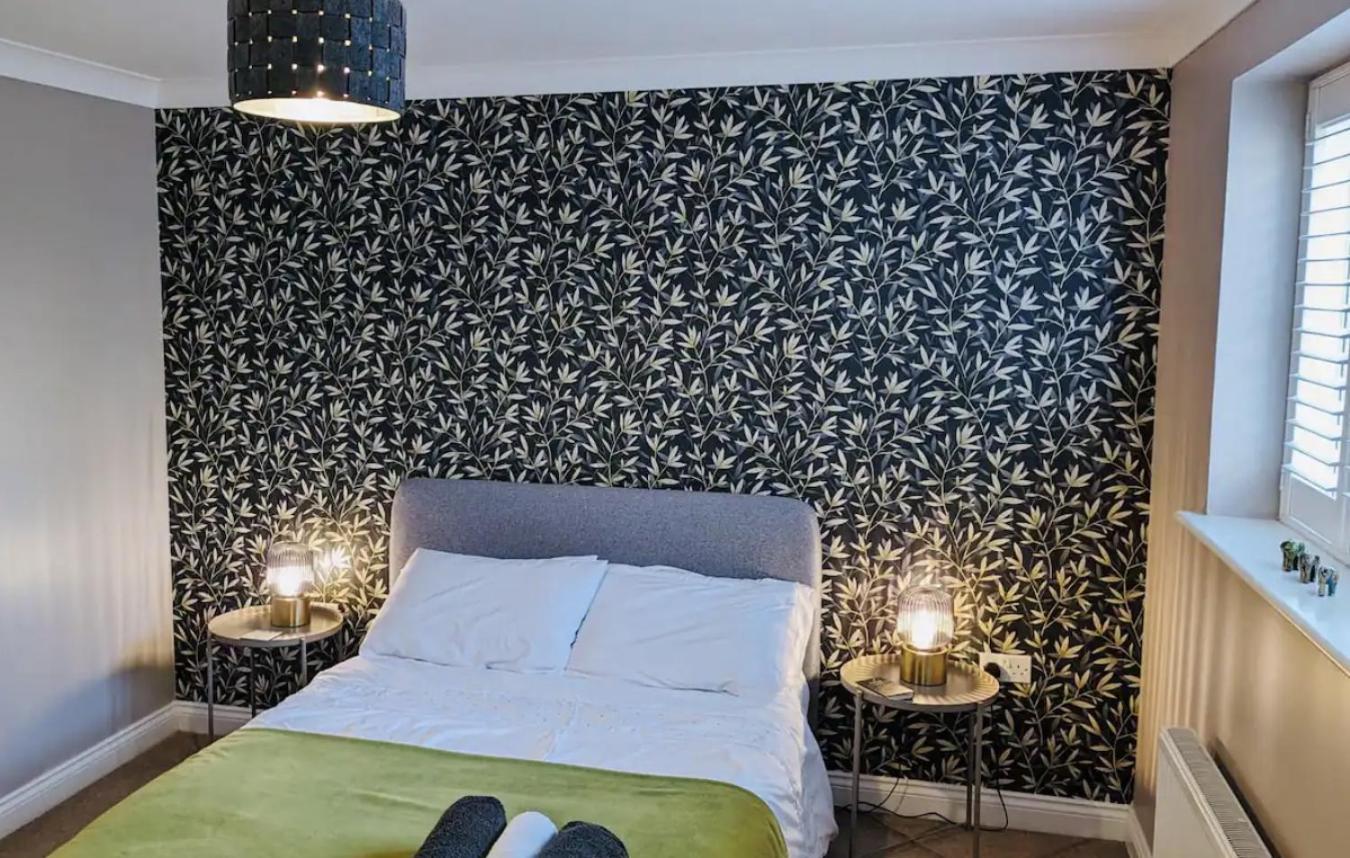 Modern Town House In Cotswolds - 3 Double Bedrooms Witney Zewnętrze zdjęcie