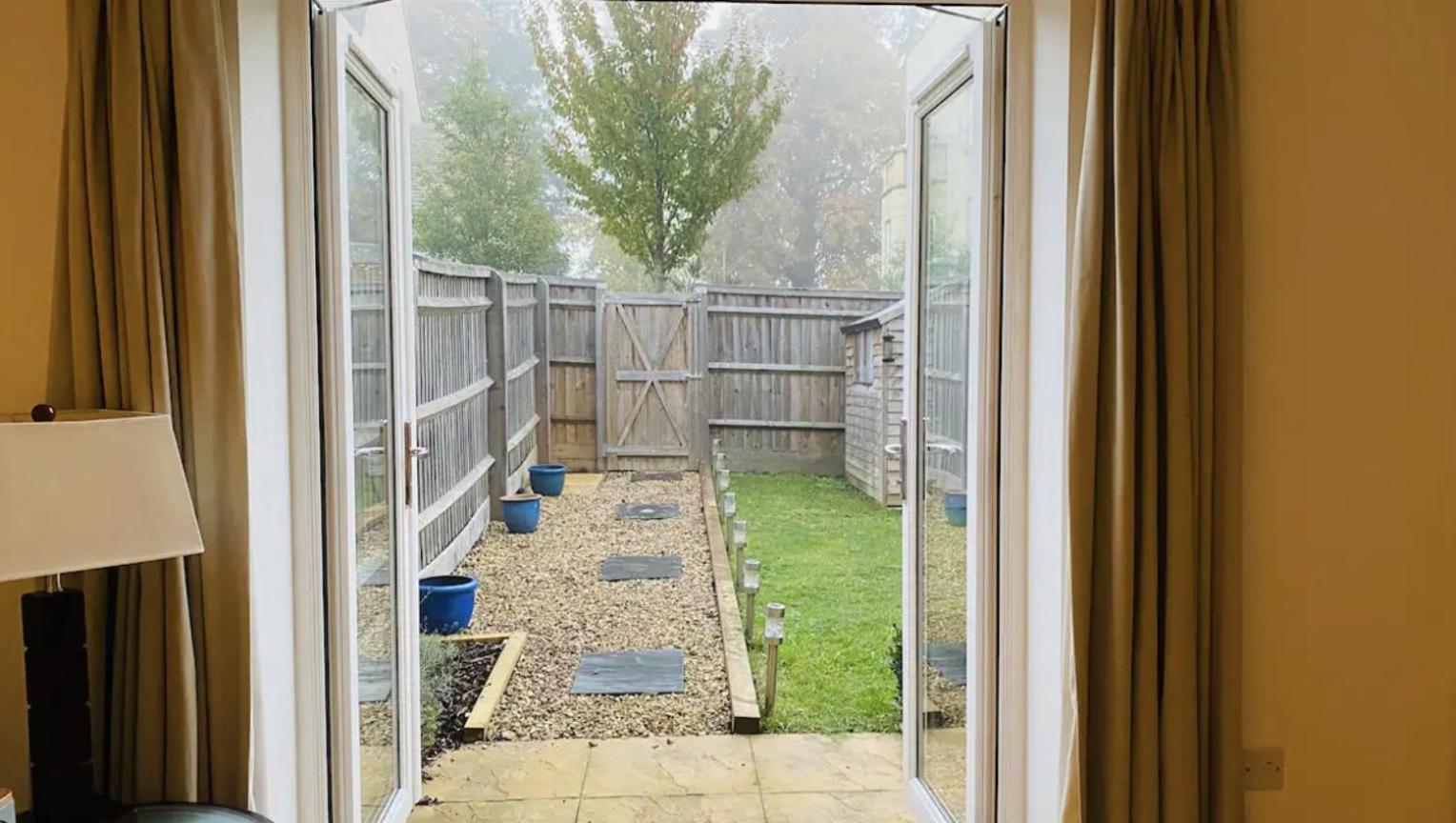Modern Town House In Cotswolds - 3 Double Bedrooms Witney Zewnętrze zdjęcie