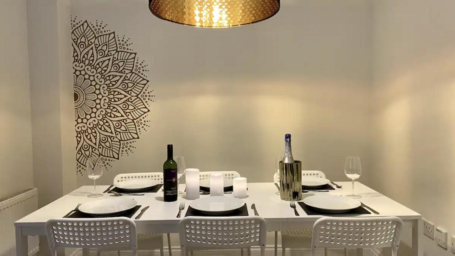 Modern Town House In Cotswolds - 3 Double Bedrooms Witney Zewnętrze zdjęcie
