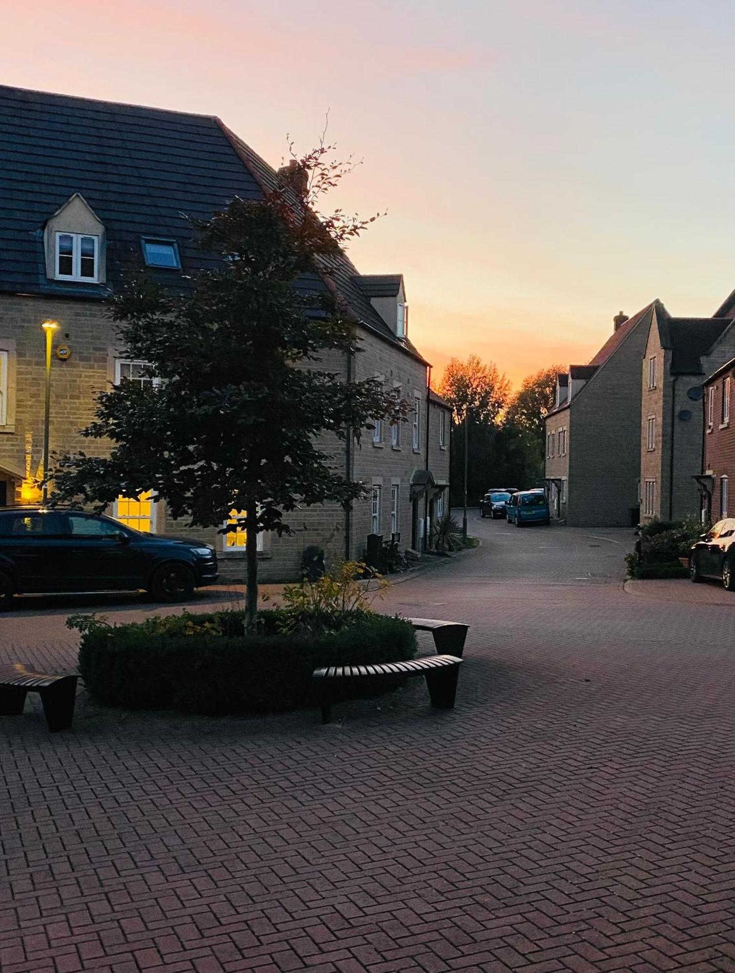 Modern Town House In Cotswolds - 3 Double Bedrooms Witney Zewnętrze zdjęcie